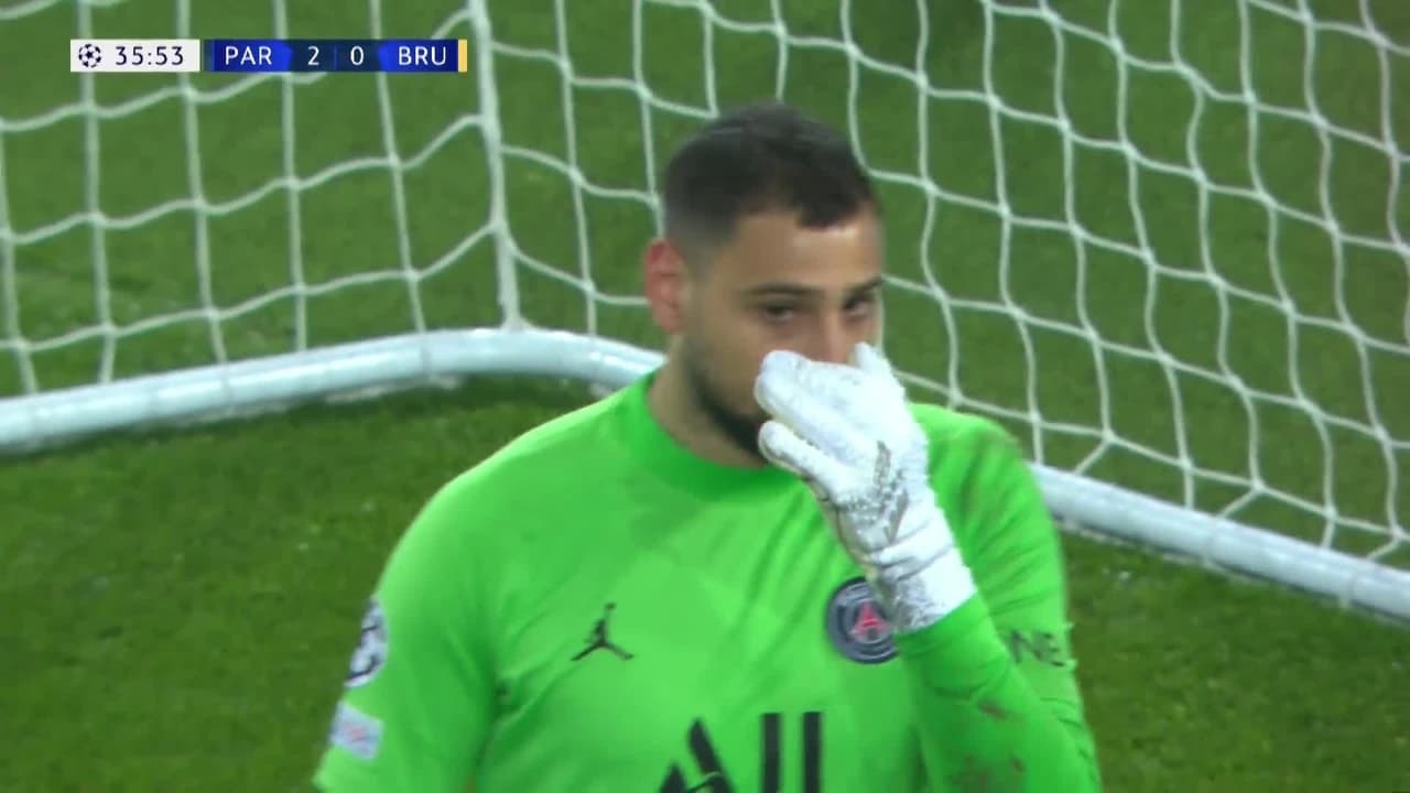 ¡TIRO ATAJADO! disparo por Mats Rits.