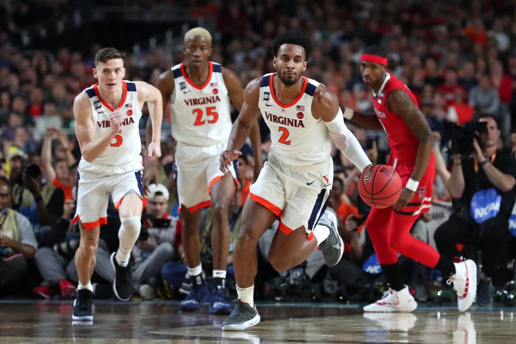 Sin embargo los Cavaliers se fueron al medio tiempo con una ventaja de 32-29 al término de los primeros 20 minutos de acción. Realmente una ventaja escasa.