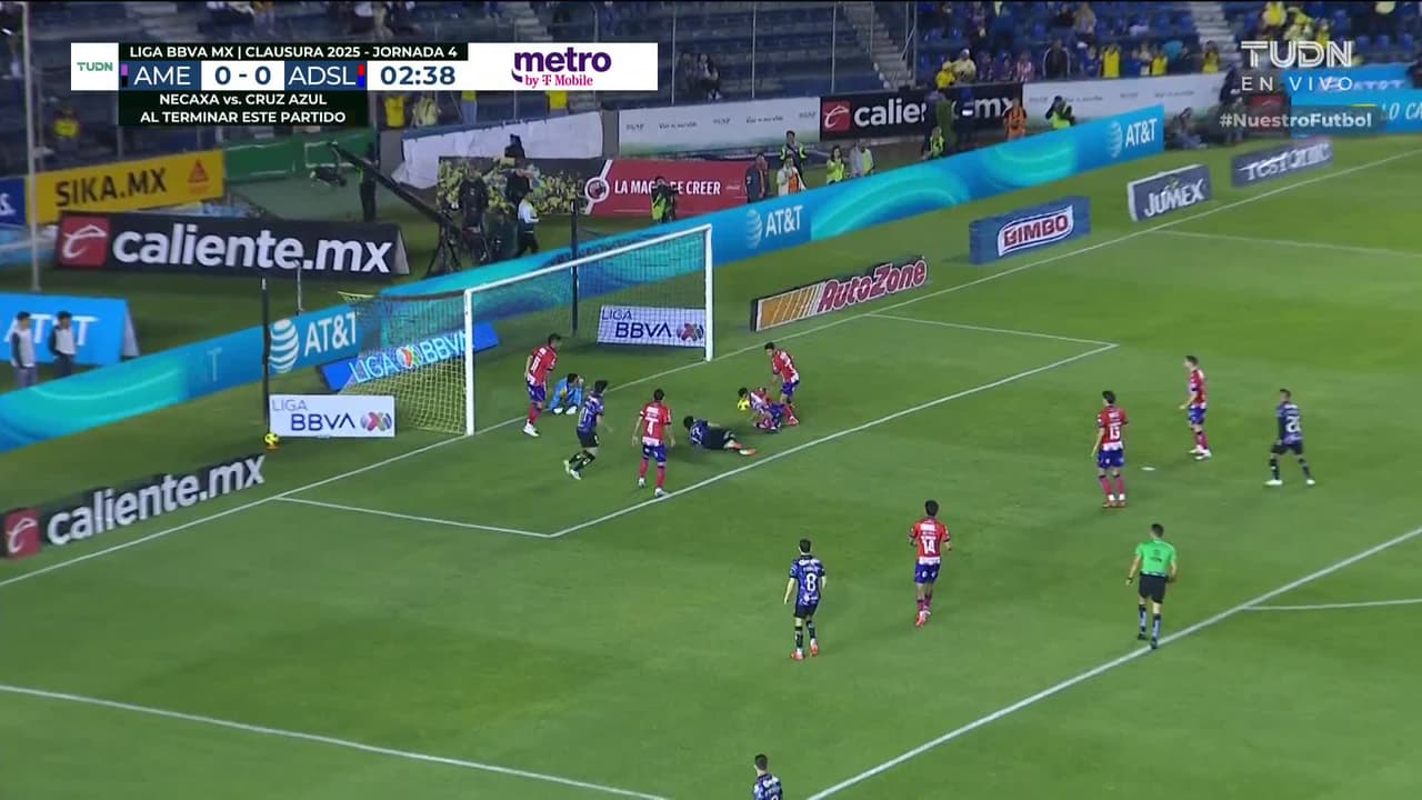 ¡TIRO ATAJADO! disparo por Víctor Dávila.