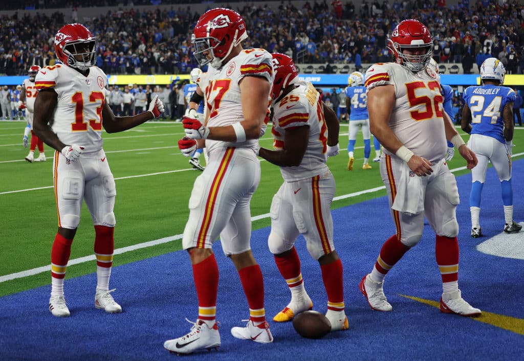 Los Angeles Chargers no saben aprovechar la localía y caen 34-28 frente a los Kansas City Chiefs.