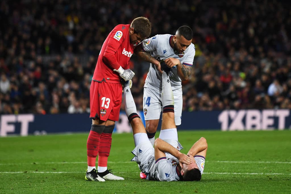 El Barcelona venció al Levante 2-1 con doblete de Ansu Fati, que consiguió un nuevo récord: el jugador más joven en marcar dos goles en los 91 años de La Liga. El Barça llegó a 46 puntos y sigue debajo del Real Madrid.