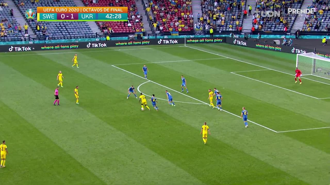 ¡GOL!  anota para Suecia. Emil Forsberg