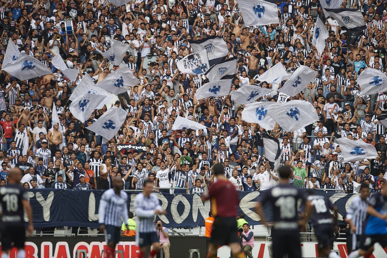 Todos en la cancha vistieron el dorsal 18 que caracterizó al argentino en su presencia en Monterrey.
