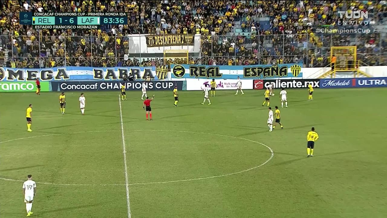 ¡TIRO ATAJADO! disparo por David Sayago.