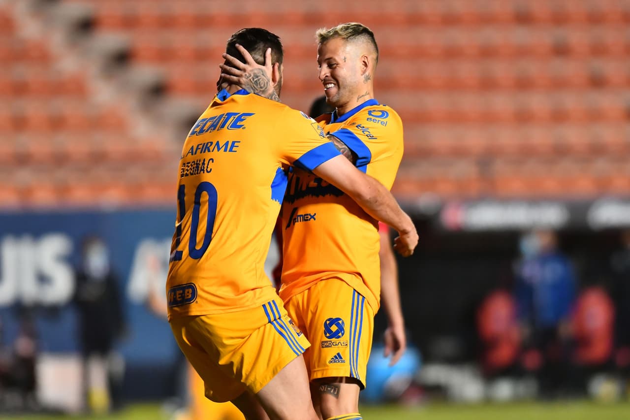 Gignac cede los penales a 'Diente' López para que gane título de goleo