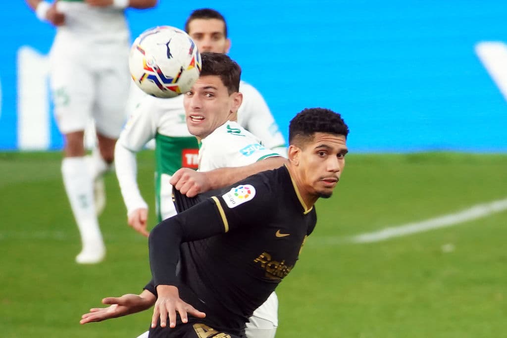 Barcelona derrota 2-0 al Elche en la Jornada 20 de la Liga. Frenkie de Jong anotó gol al minuto 39 y Riqui Puig hizo su primer gol oficial casi al finalizar el partido.