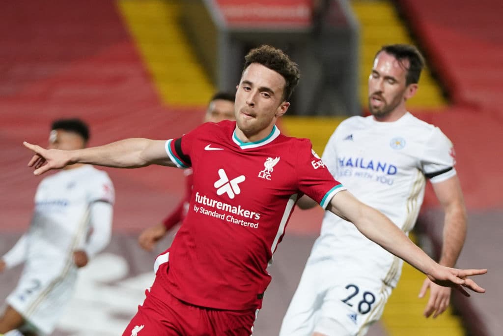 Liverpool derrota 3-0 al Leicester City durante la Jornada número 9 de la Premier League. Las anotaciones corrieron a cargo de Jhonny Evans (86'), Diogo Jota(41') y Roberto Firminho (21').