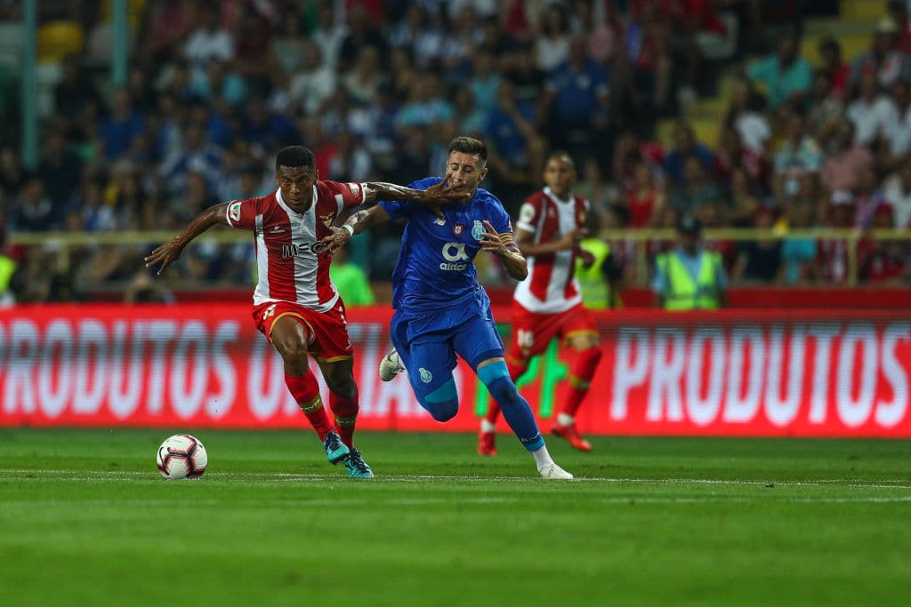 La sorpresa de la jornada se la llevó Héctor Herrera que cayó de local contra Victoria de Guimaraes 2-3 en la tercera fecha de la Liga de Portugal. El volante fue titular todo el juego.