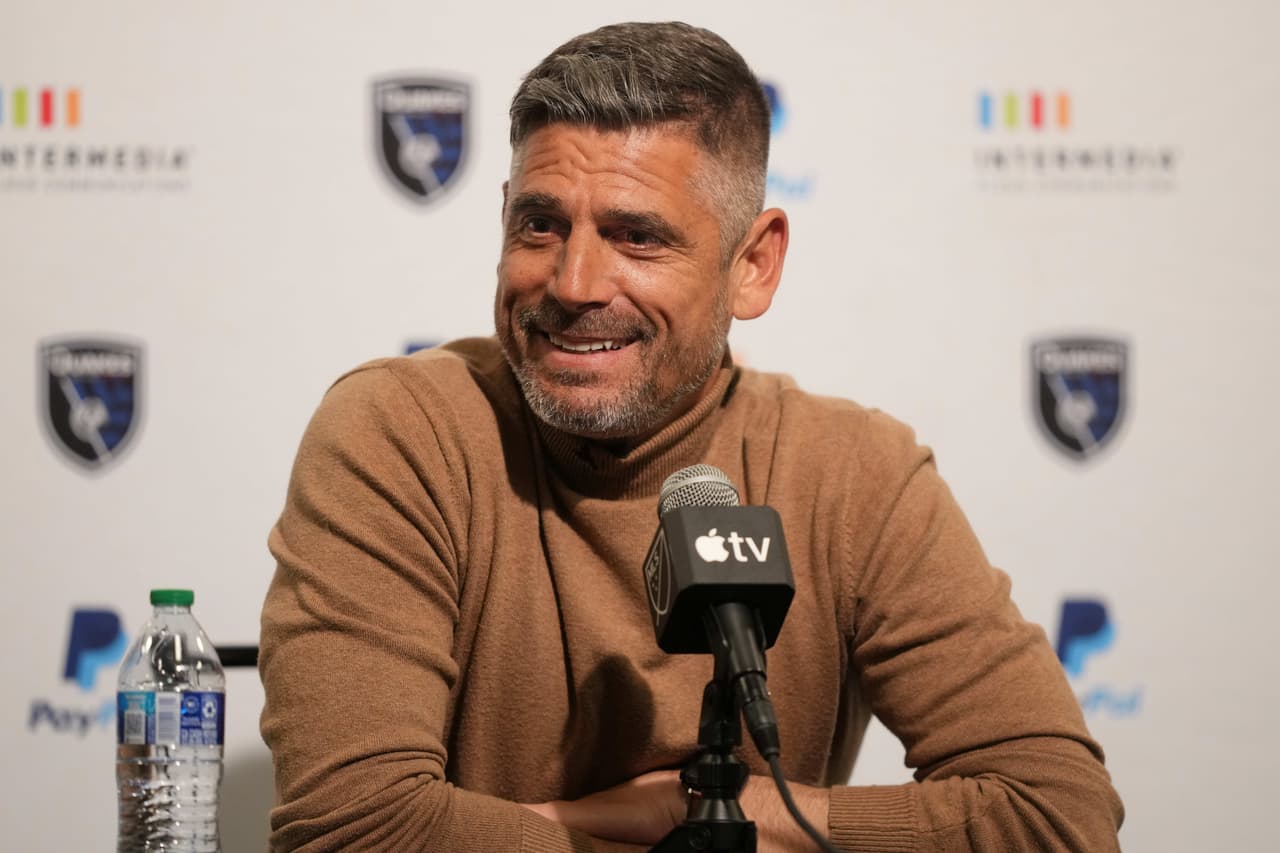 Entrenador - LUCHI GONZÁLEZ (San Jose Earthquakes)