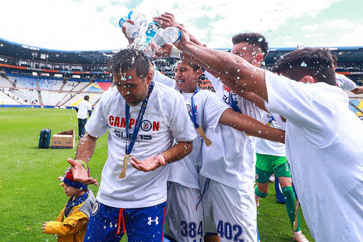 La celebración a la altura de las circunstancias para la Máquina que se coronó en el Estadio Hidalgo.