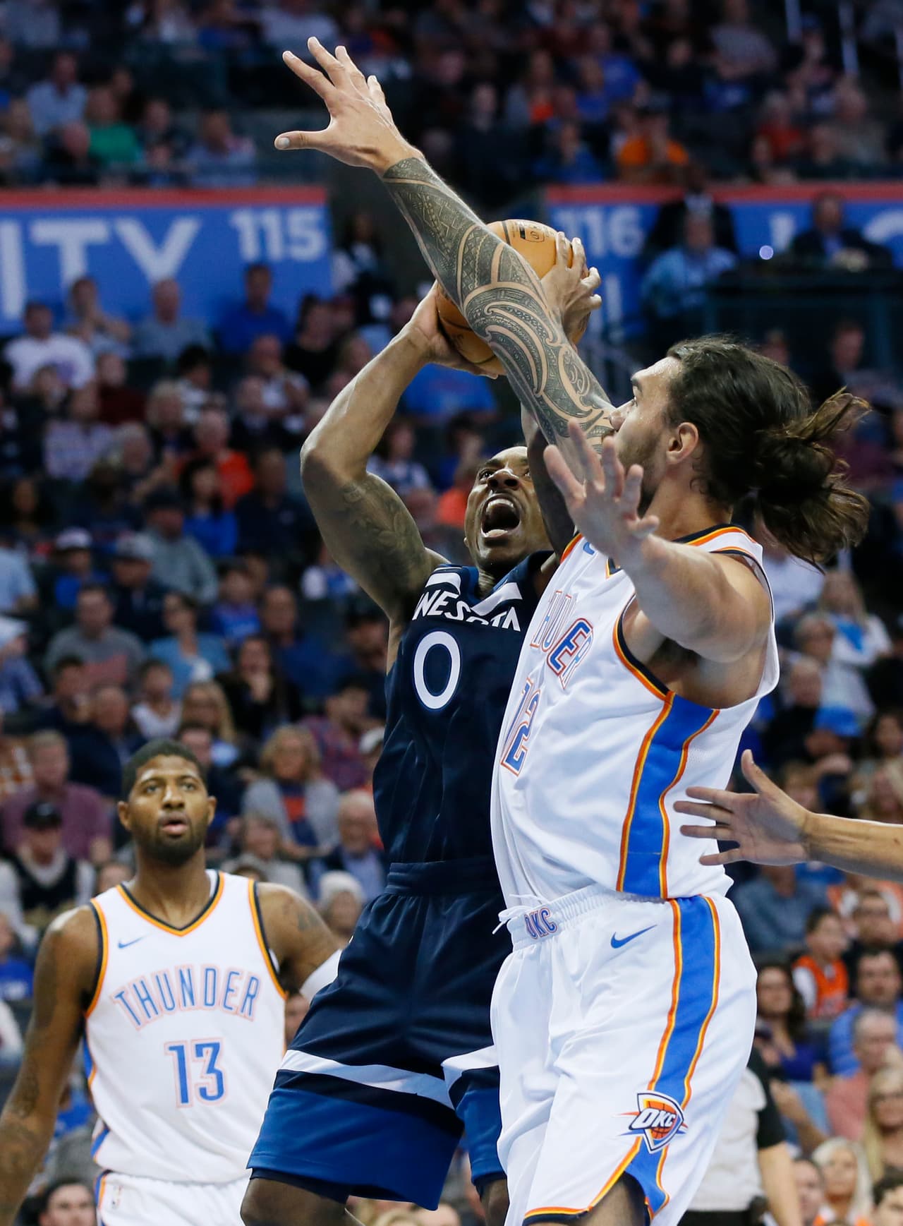 Un triple de Andrew Wiggins cuando el tiempo expiraba le dio un triunfo a los Timberwolves con pizarra de 115-113 sobre el Thunder.