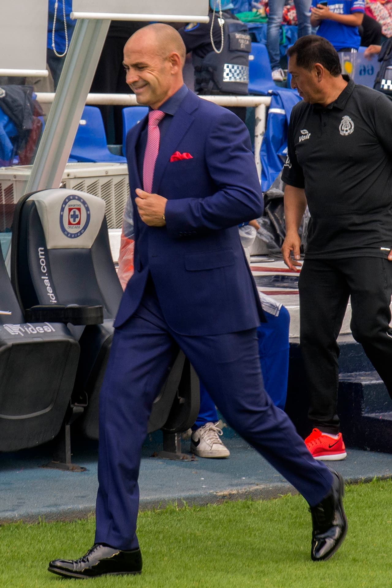 Al inicio del partido Francisco Jémez llegó con buen semblante.