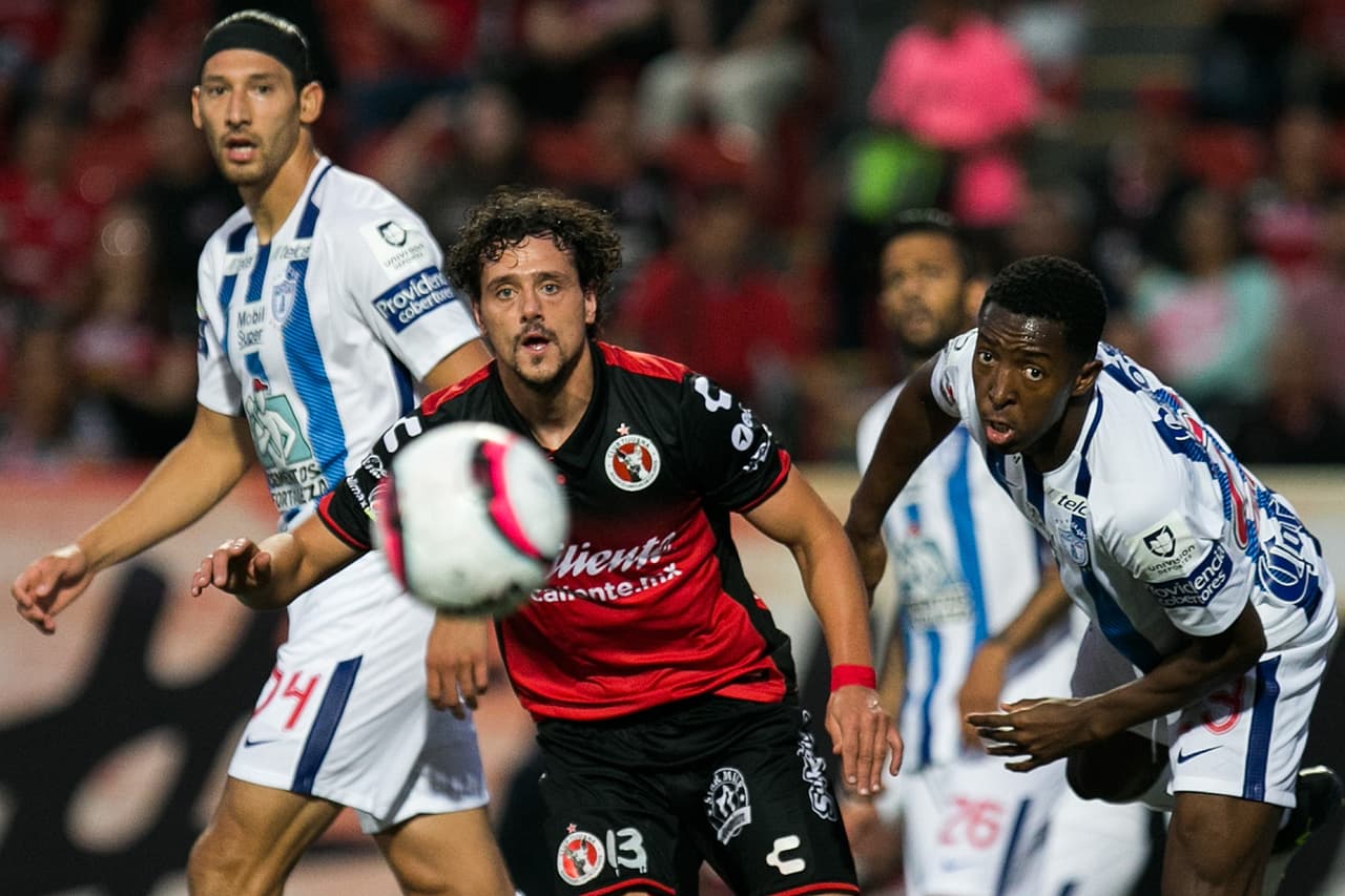La defensa de Pachuca resistió la embestida de los Xolos durante la mayoría del partido.