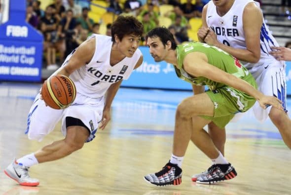 La selección eslovena de baloncesto se mantiene invicta tras superar a una acertada Corea del Sur por 72-89 en la tercera jornada del grupo de D de la Copa del Mundo FIBA, en un compromiso que se decidió en el tercer periodo merced a una destacada actuación coral con cinco jugadores con más de 10 puntos.