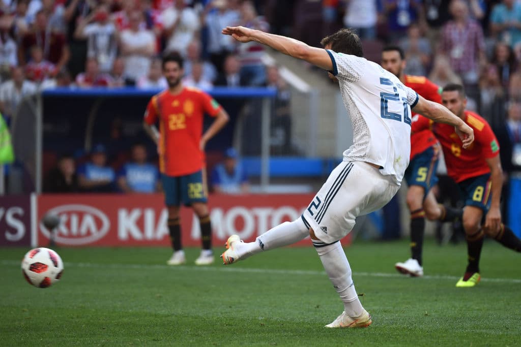 Como todo un jugador estelar, Dzyuba asumió el cobro y pateó con decisión.