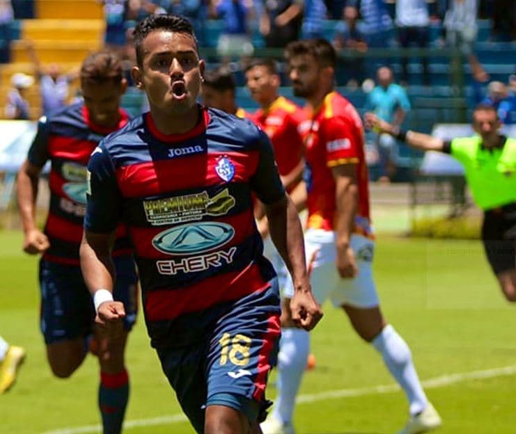 Cartaginés 2-1 Herediano: el segundo gol de a escuadra de Cartago lo puso Julio César Cruz, quien ya tiene cuatro festejos en la temporade del fútbol costarricense.
