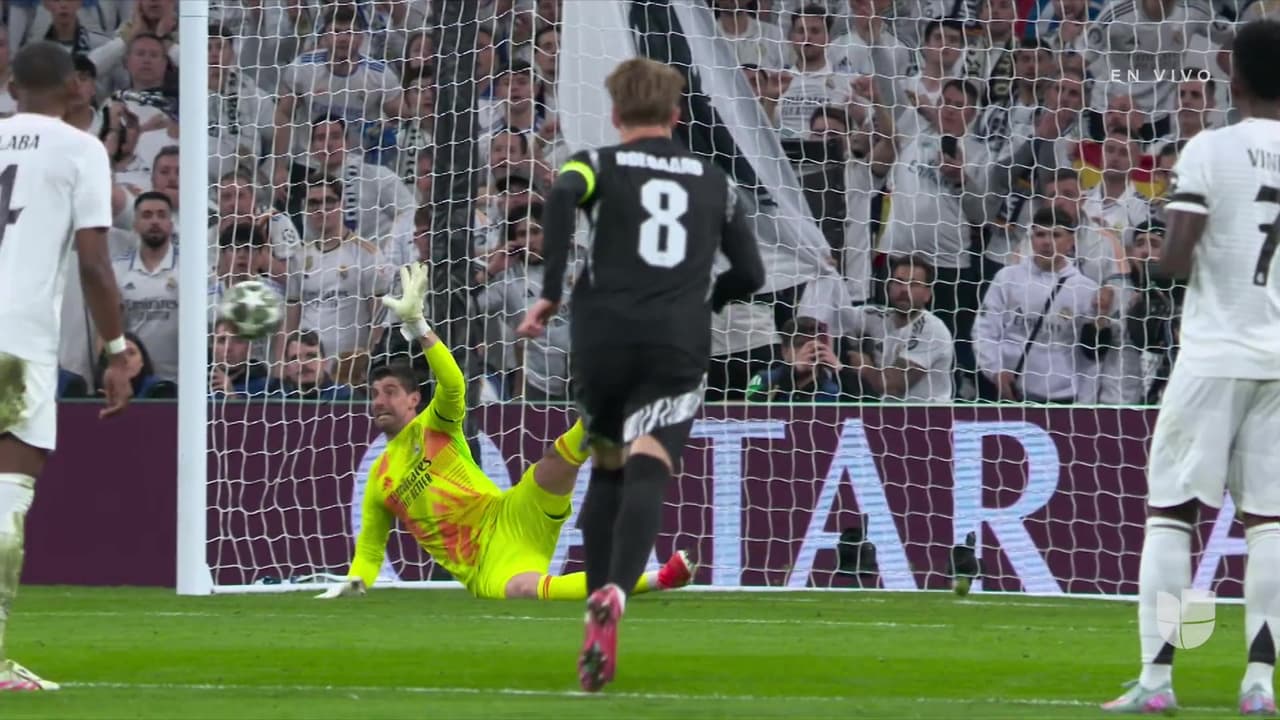 ¡Atajada brutal de Courtois! Bukayo Saka falla su penal