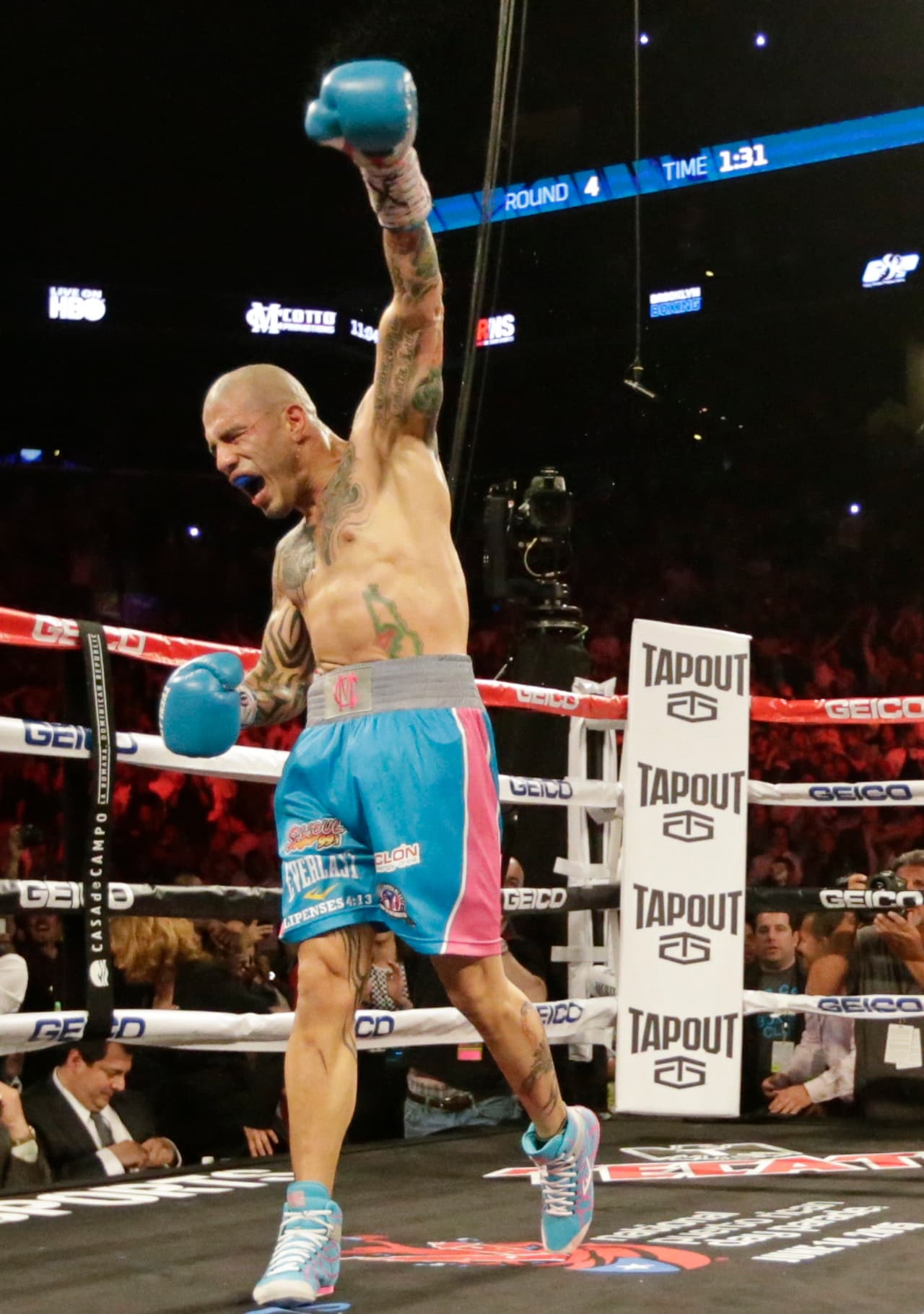 Cotto celebró con todo y abrió la posibilidad de pelear contra 'Canelo' Álvarez.