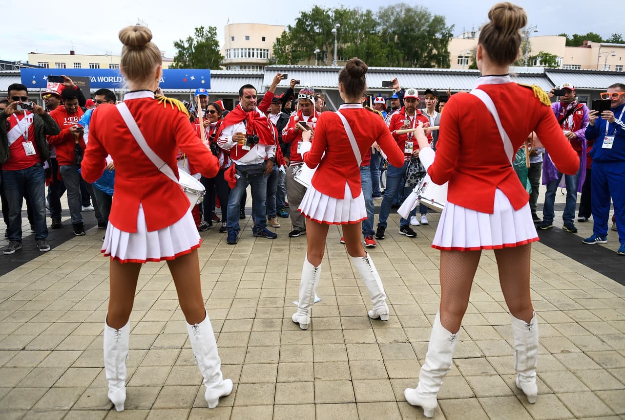 Peru's fans listen to a group of majorettes playing the drum at the stadium's entrance prior to the Russia 2018 World Cup Group C football match between France and Peru at the Ekaterinburg Arena in Ekaterinburg on June 21, 2018. (Photo by Anne-Christine POUJOULAT / AFP) / RESTRICTED TO EDITORIAL USE - NO MOBILE PUSH ALERTS/DOWNLOADS (Photo credit should read ANNE-CHRISTINE POUJOULAT/AFP/Getty Images)