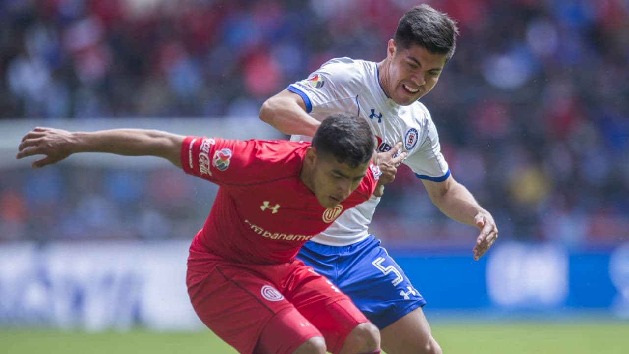 Cruz Azul y Toluca se miden en el Estadio Azteca este miércoles.