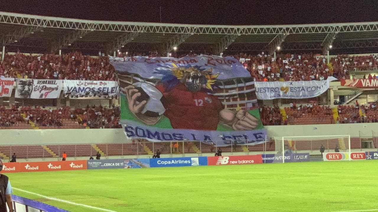 Con la noche encima y la gente llegando al estadio, la ciudad de Panamá esta lista para el Panamá vs México.