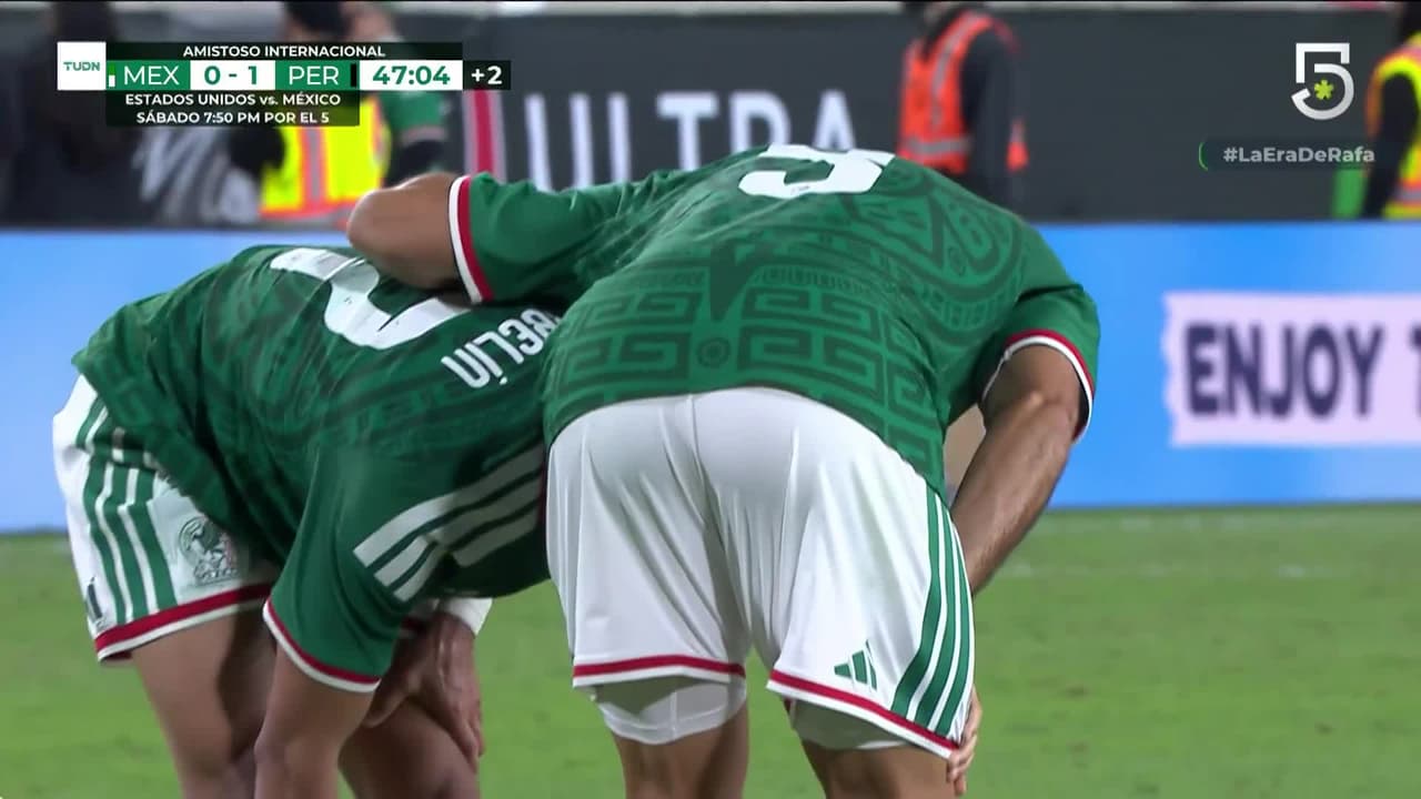 ¡Entrada criminal sobre Orbelín Pineda que por poco es roja para Perú!