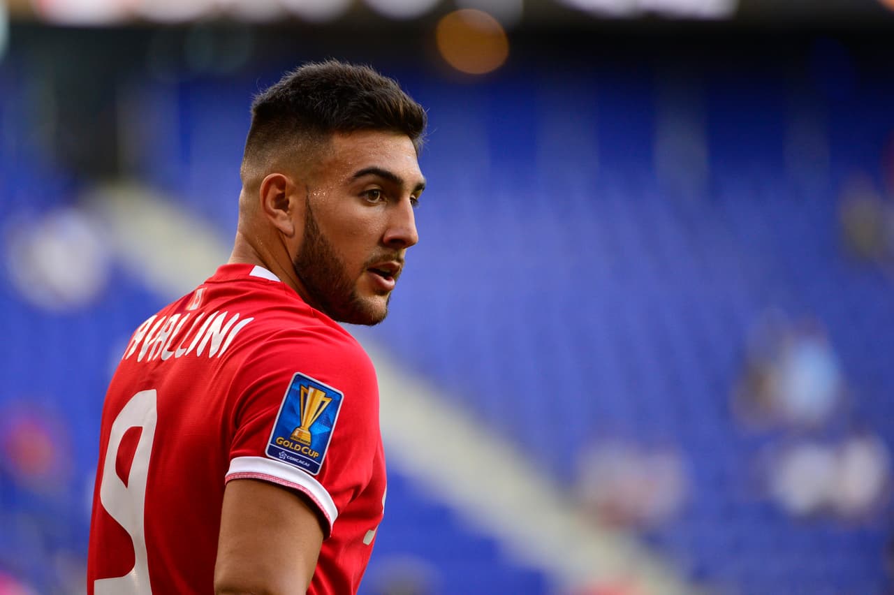 Lucas Cavallini, delantero del Club Peñarol de Uruguay, hizo dupla de ataque con el experimentado Hoillet.