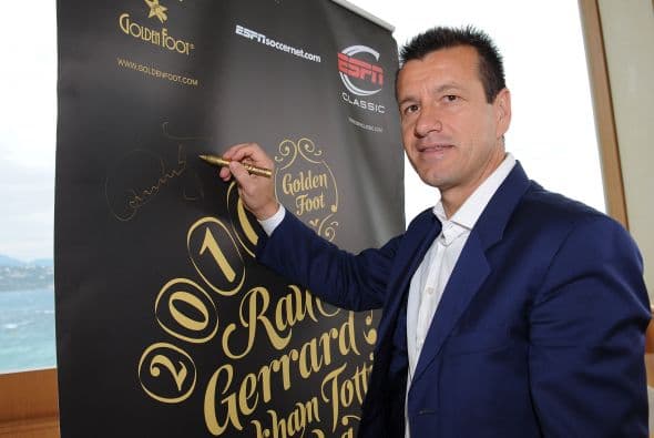 Al igual que Hugo, Dunga también firmó esta manta.