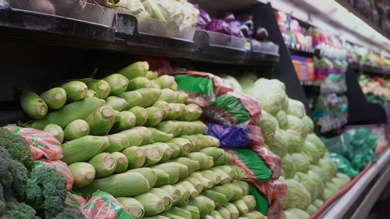 Cambios migratorios dejarán sin CalFresh a miles; bancos de alimentos alertan por mayor demanda