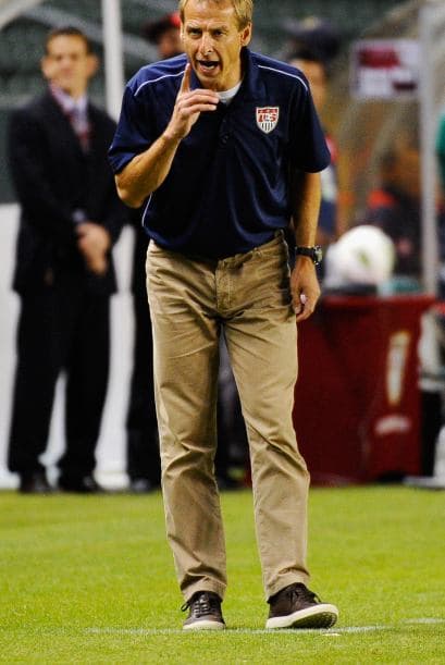 El técnico alemán sufría en la zona técnica dando instrucciones a sus muchachos.