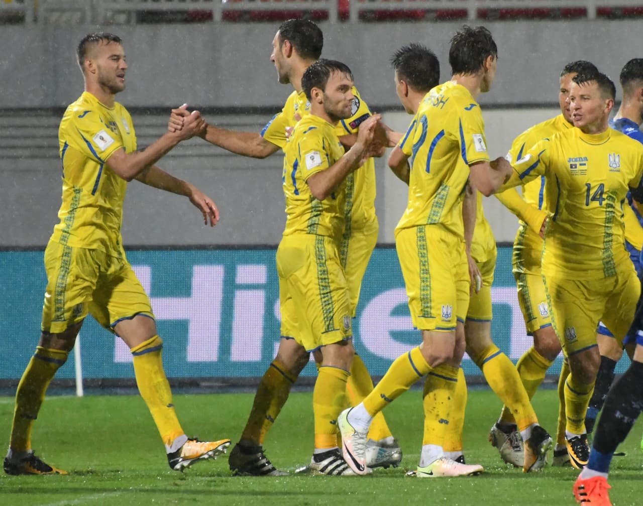 Ucrania está obligado a derrotar a Ucrania y podría ser primero si no gana Islandia, aunque de ser segundo tendrá pase al menos a repechaje.