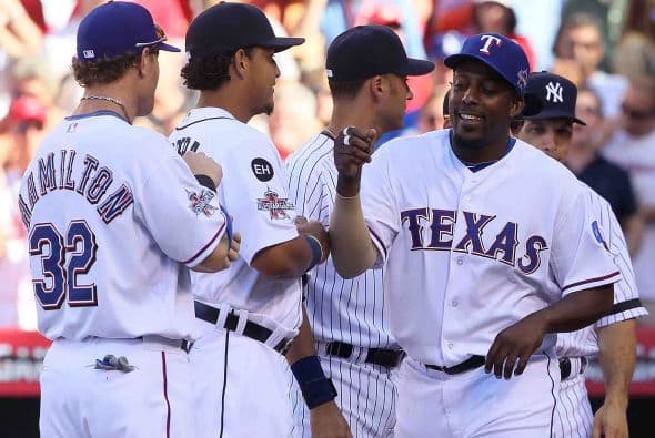El dominicano Vladimir Guerrero, integrante de los Angels hasta 2009 y ahora vestido con la franela de los Rangers de Texas, recibió una de la mayor ovación durante la ceremonia de presentación de los jugadores.