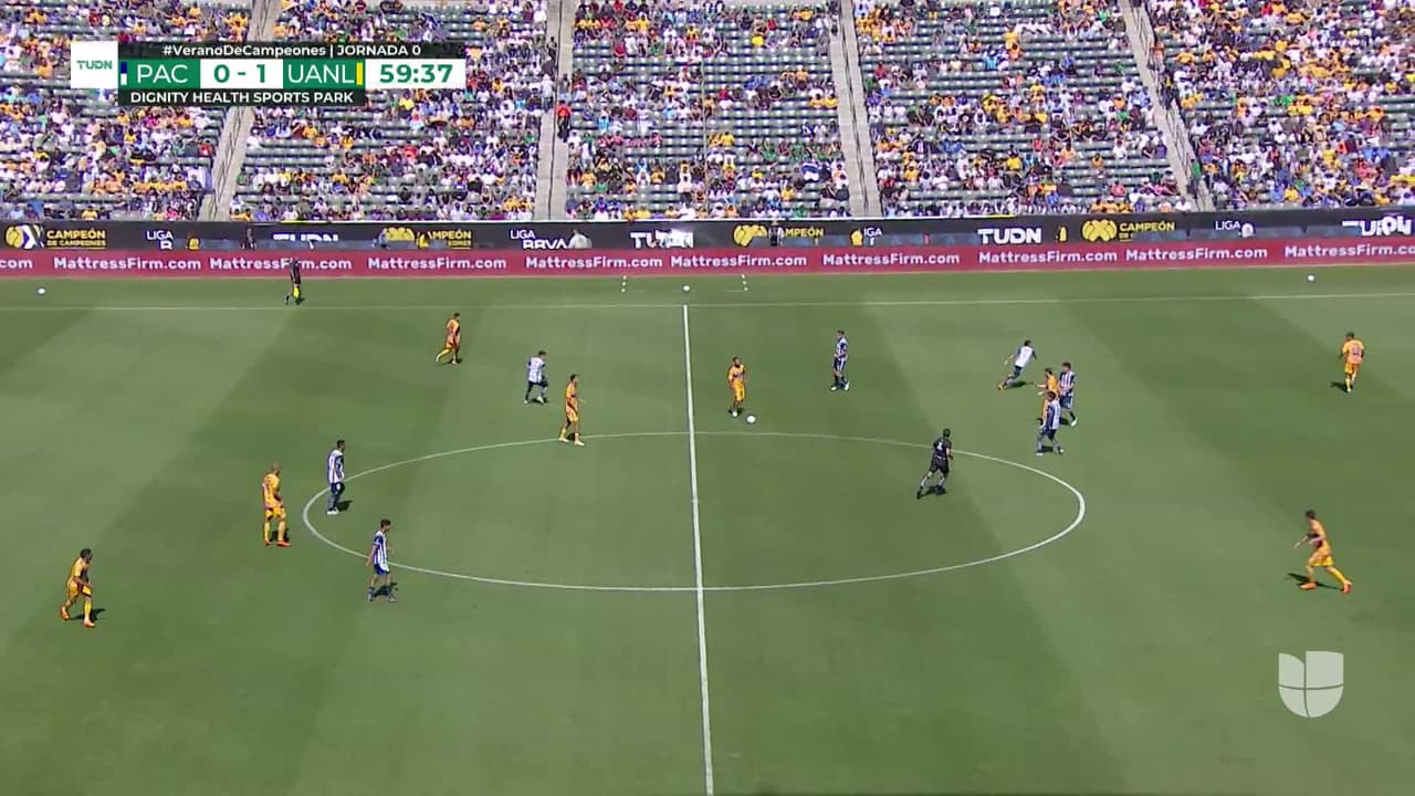 ¡TIRO ATAJADO! disparo por Raymundo Fulgencio.