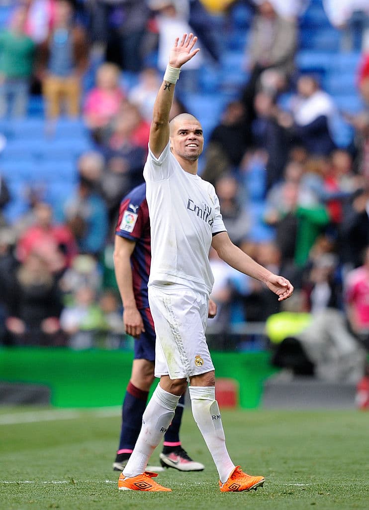 El 12 de diciembre se lesionó la rodilla derecha, que anteriormente ya le había acarreado problemas, y se perdió el resto de la temporada, pero pudo recuperarse a tiempo para disputar el Mundial de Sudáfrica 2010 con Portugal.
<br>