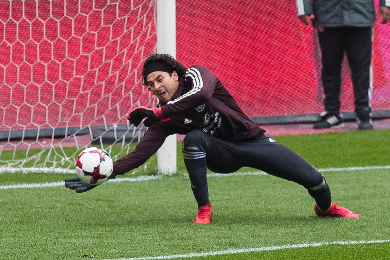 El arco estará en manos de Guillermo 'Memo' Ochoa, después de que Osorio asegurara que va a poner el mejor equipo posible.