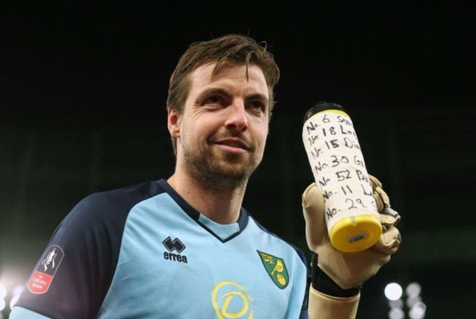 Tim Krul usó una botella de agua para eliminar al Tottenham