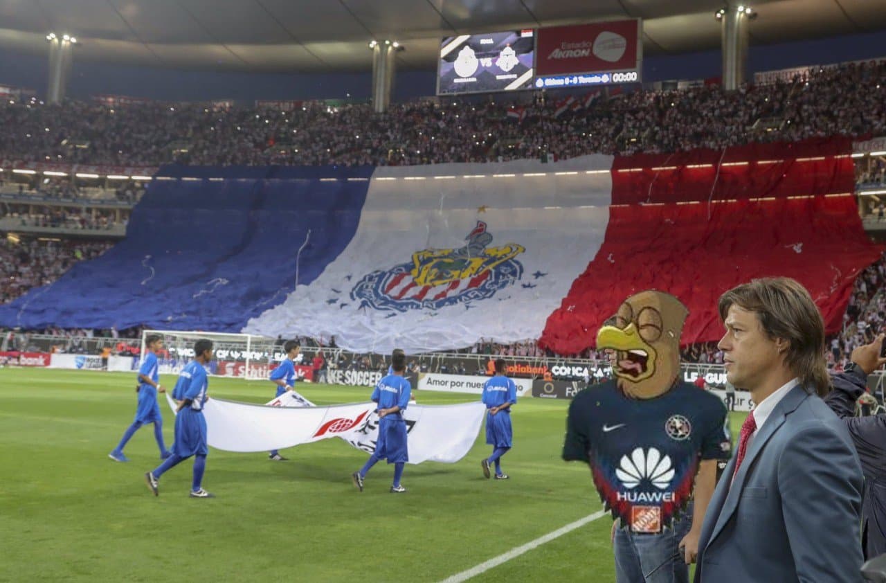 El equipo solo quería que su gente le ayudara a quitar a un intruso en un cuadro espectacular entre Matías Almeyda y la bandera gigante de su afición.