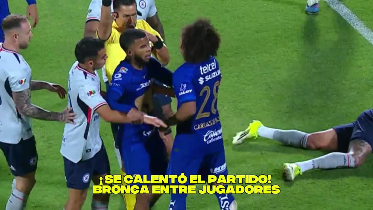 ¡Se arma la bronca! Los jugares se enfrascaron en una jugada inexplicable