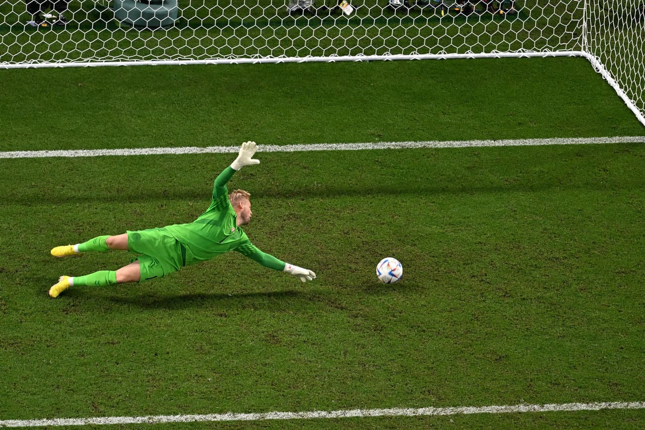 La Selección de Australia venció por la mínima a su similar de Dinamarca para eliminarlos de la Copa del Mundo y acceder al boleto de los octavos de final por segunda vez en su historia.Australia no había llegado a la siguiente fase desde 2006 y a pesar del dominio de los daneses, la defensa de los Socceroos los llevó a conseguir el boleto a los octavos de final de Qatar 2022.