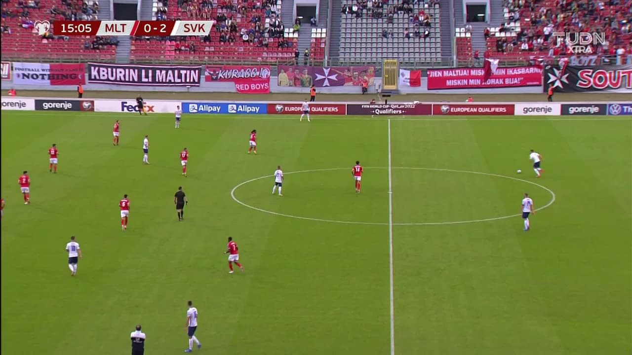 ¡GOL!  anota para Eslovaquia. Albert Rusnák