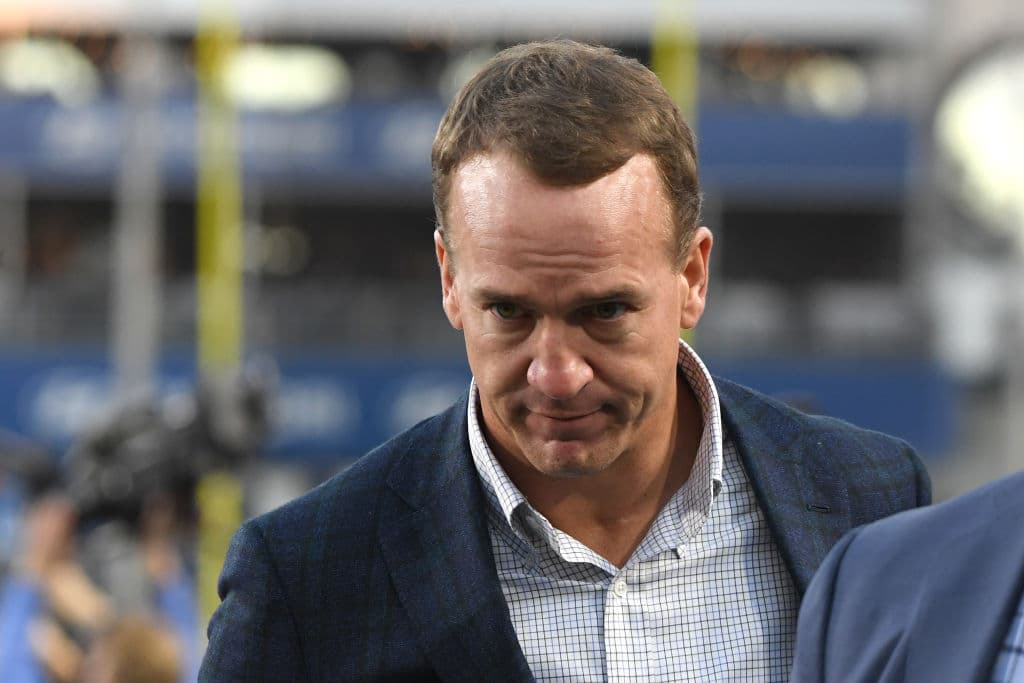 El exquarterback de los Denver Broncos, Peyton Manning, fue a disfrutar del duelo entre Cowboys y Rams.