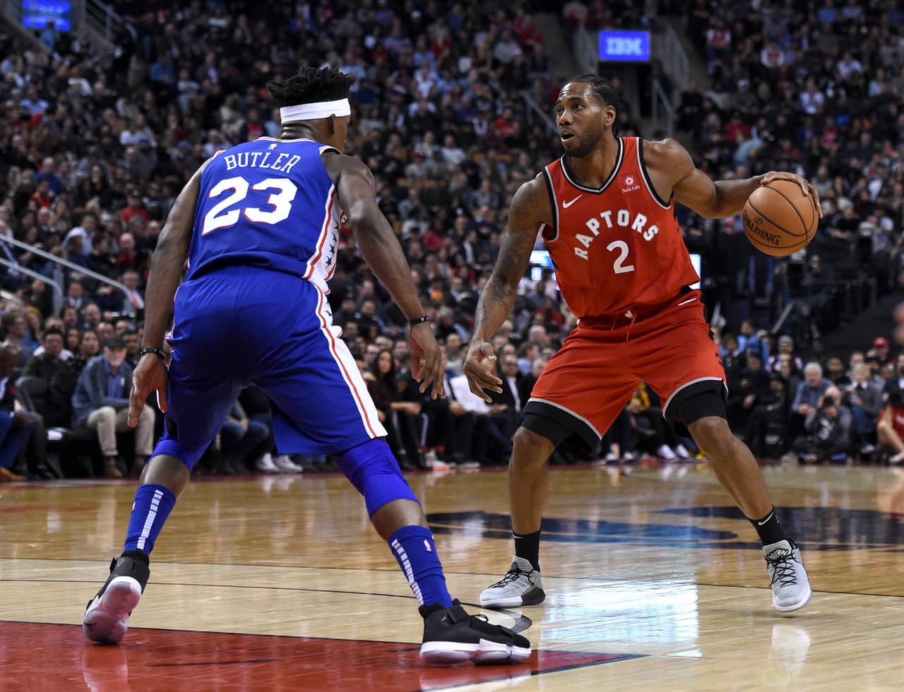 <b>Philadelphia 102-113 Toronto</b>. Kawhi Leonard se despachó con 36 puntos para guiar a los Raptors (21-5) a derrotar a los 76ers (17-9) en Scotiabank Arena. Toronto tiene el mejor récord de toda la liga.