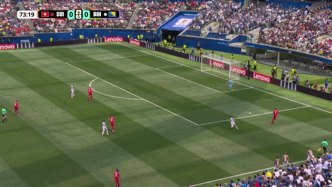 ¡GOL!  anota para Suiza. Johan Manzambi