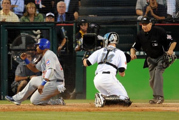 Marlon Byrd de los Cubs entró barrido al plato con la carrera que marcó el 3-1 definitivo en favor de la Liga Nacional.