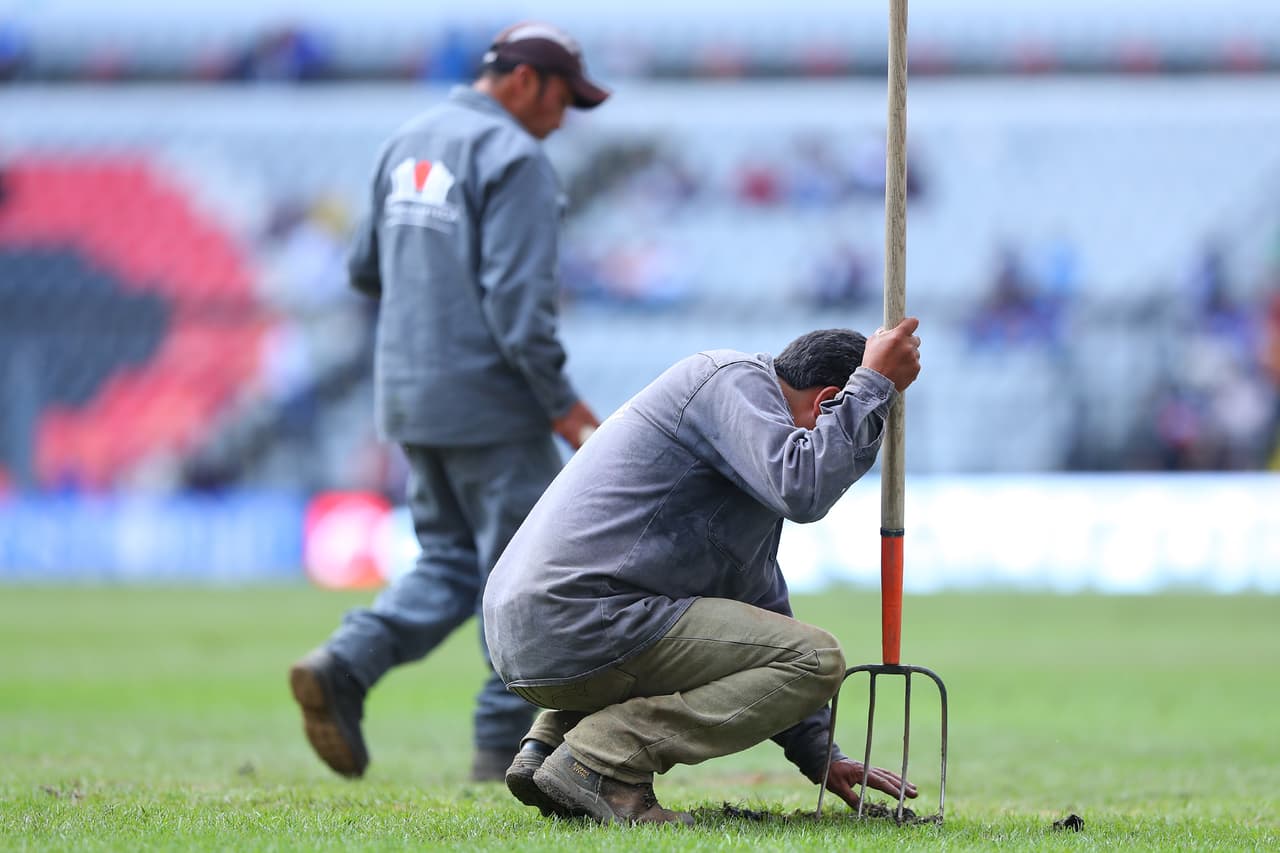 La cancha del Azteca se encuentra en un estado casi crítico.