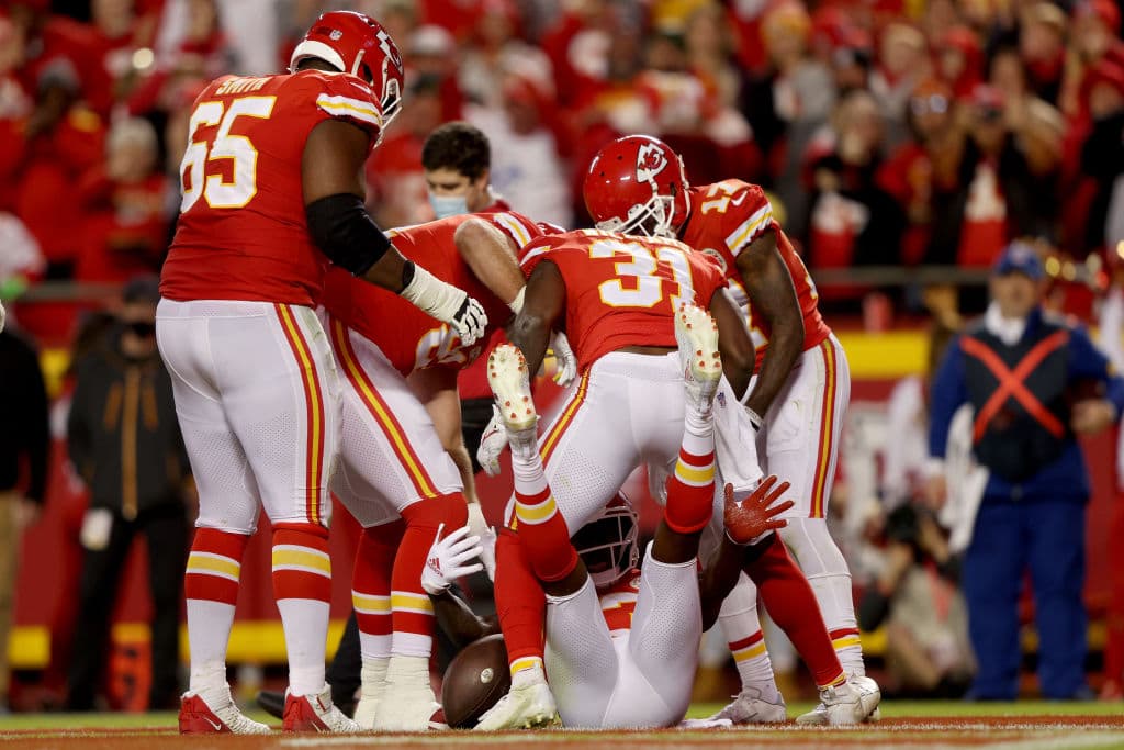 Lions cayó 16-20 en su visita a Atlanta, Buccaneers aplastan 32-6 a las Panthers, Ravens pierden en su visita 21-41 frente a Cincinnati, los Chargers tropiezan 29-41 sobre los Texans, Rams venecen 30.23 a los Vikings, Bills le pegan 33-21 Patriots, Jaguars caen 21-26 en su visita a los Jets, Las Eagles le pegan 10-34 frente a las Eagles, los Bears remaontan 25-24 a los Seahawks, Chiefs aplastan 10-36 a los Chiefs y os Broncos caen 13-17 en su visita a los Raiders.