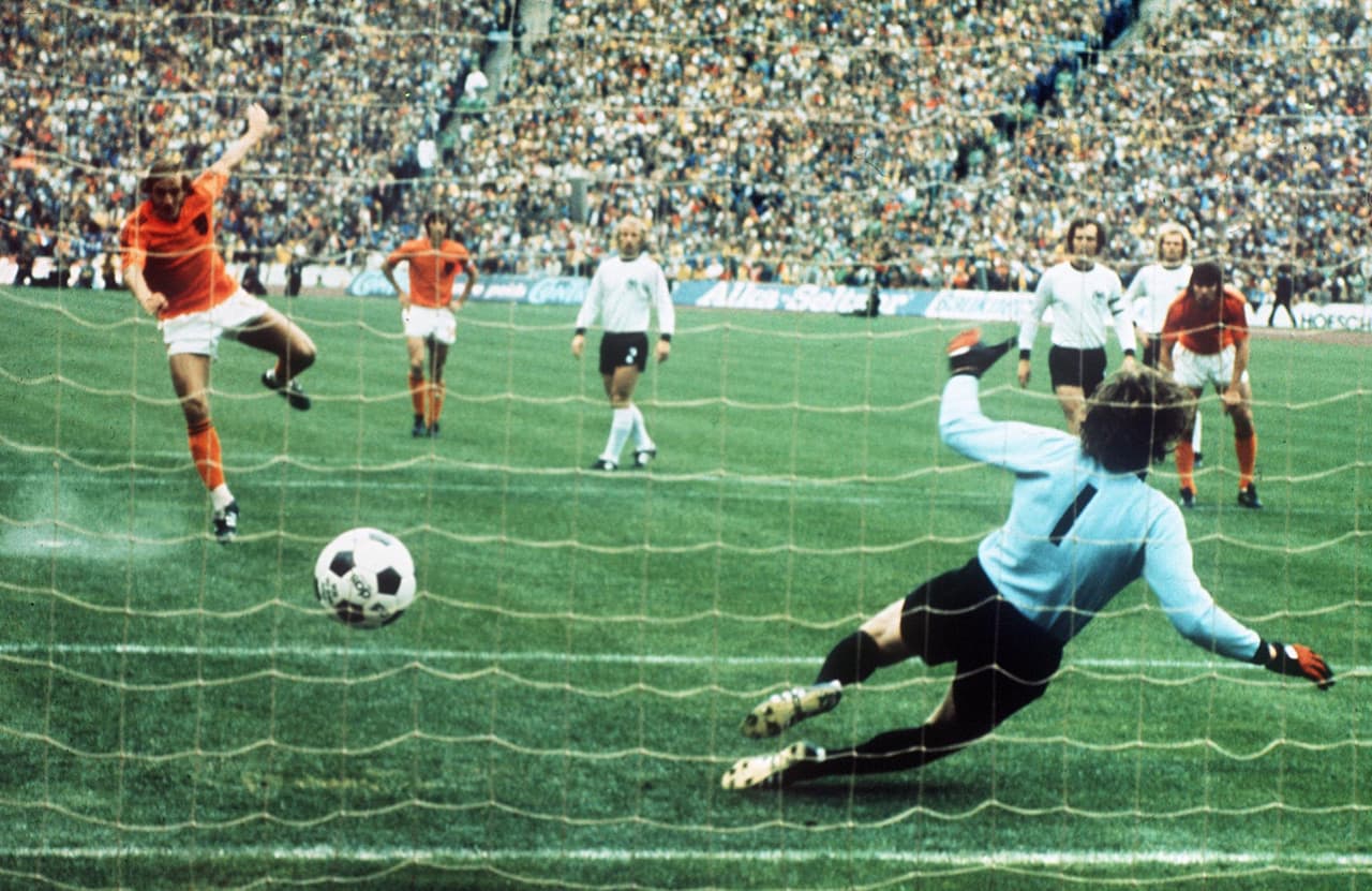Holanda llegó a la final de 1974 contra el local Alemania como el preferido de muchos por su fútbol innovador y muy temprano se fue en ventaja en el marcador.