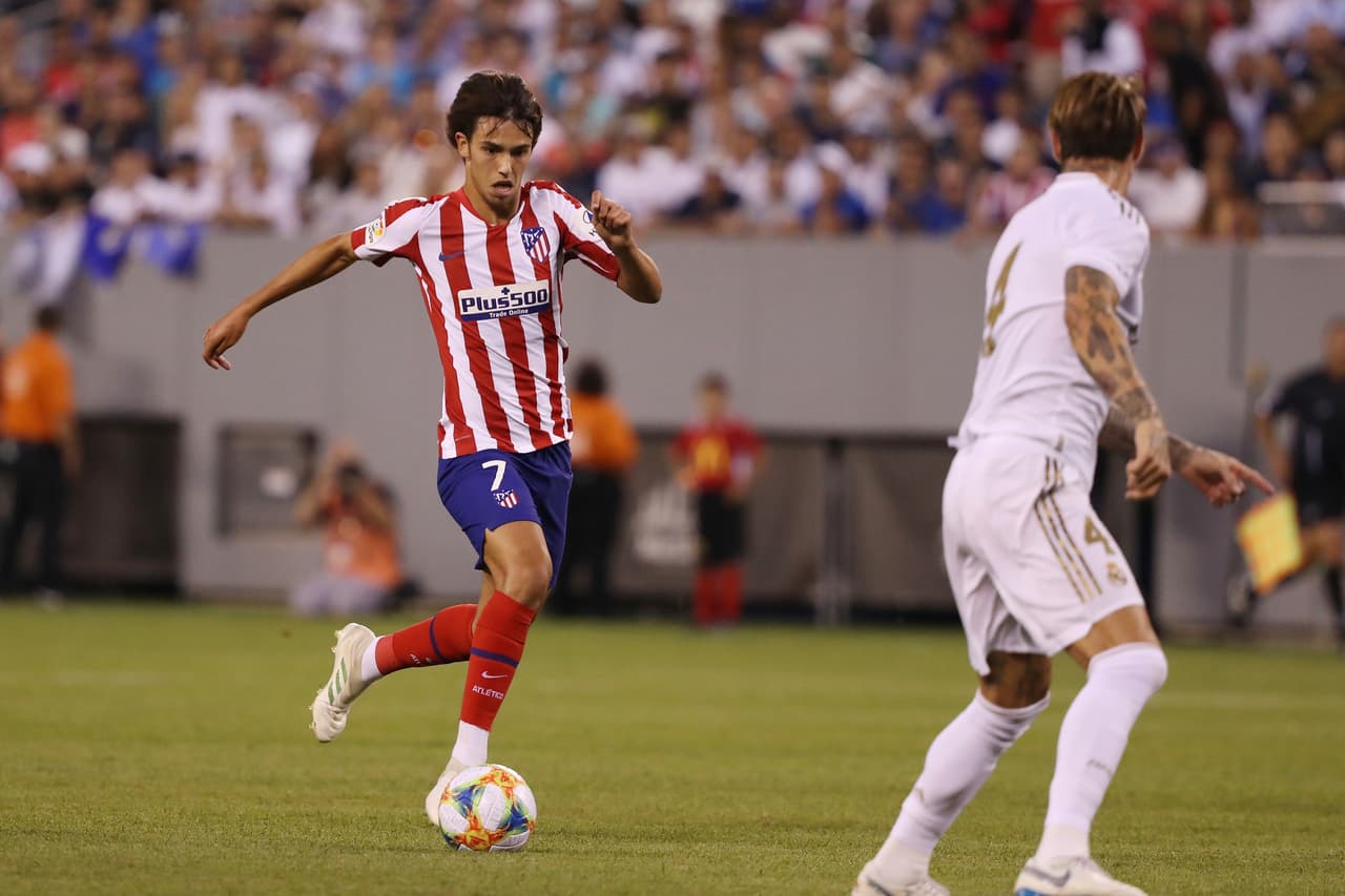 <b>4- Joao Félix.</b>
<br>
<br>Atlético de Madrid sorprendió el mercado tras pagar la cláusula de rescisión de la 'joya' lusitana por 126 millones de euros al Benfica. Félix promete seguir los pasos de Cristiano Ronaldo y convertirse en uno de los mejores futbolistas del mundo.