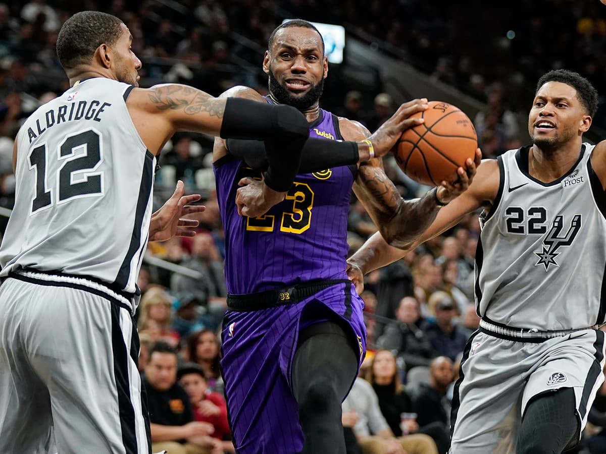 No fueron suficientes los 35 puntos de LeBron James para Los Angeles Lakers, que cayeron en su visita a los San Antonio Spurs por 133-120 este viernes.