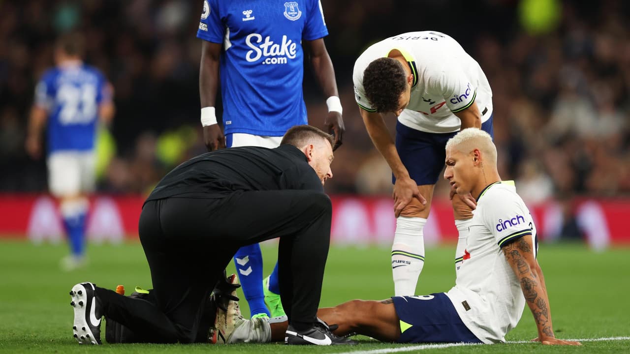¡Peligra el Mundial! Richarlison se fue llorando y en muletas 